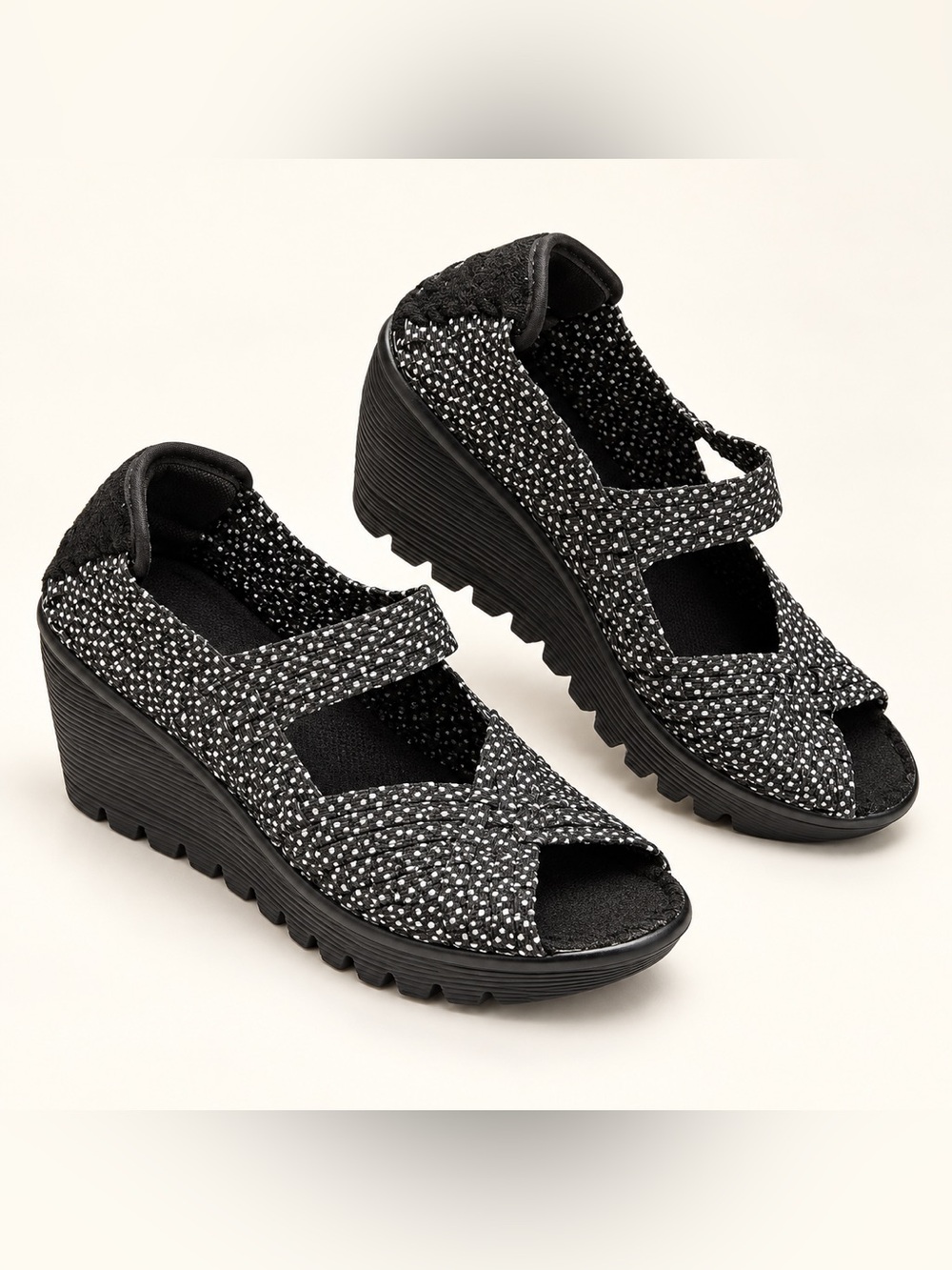 Comfort Wedge Sandals in Black Speckle